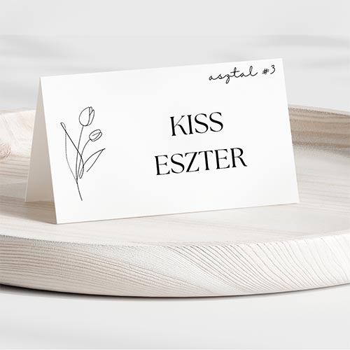Ültetőkártya az esküvői asztalon